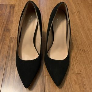 Black suede pointed toe heels
